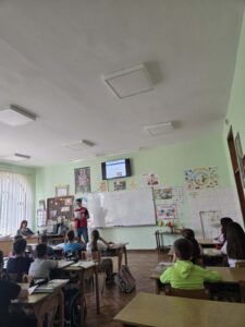 41639905-cfc5-4105-86e2-ec2886daf1c5-225x300 01.06 - 08.06.2026.  - У години великог јубилеја појачана предавања о дифузији Црвеног крста у ОШ "Деспот Стефан Високи" Деспотовац за ученике од I до VII  разреда