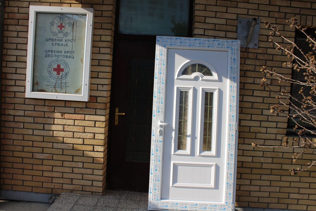 NIKAL SISTEM – Pančevo – Донација улазних врата Црвеном крсту